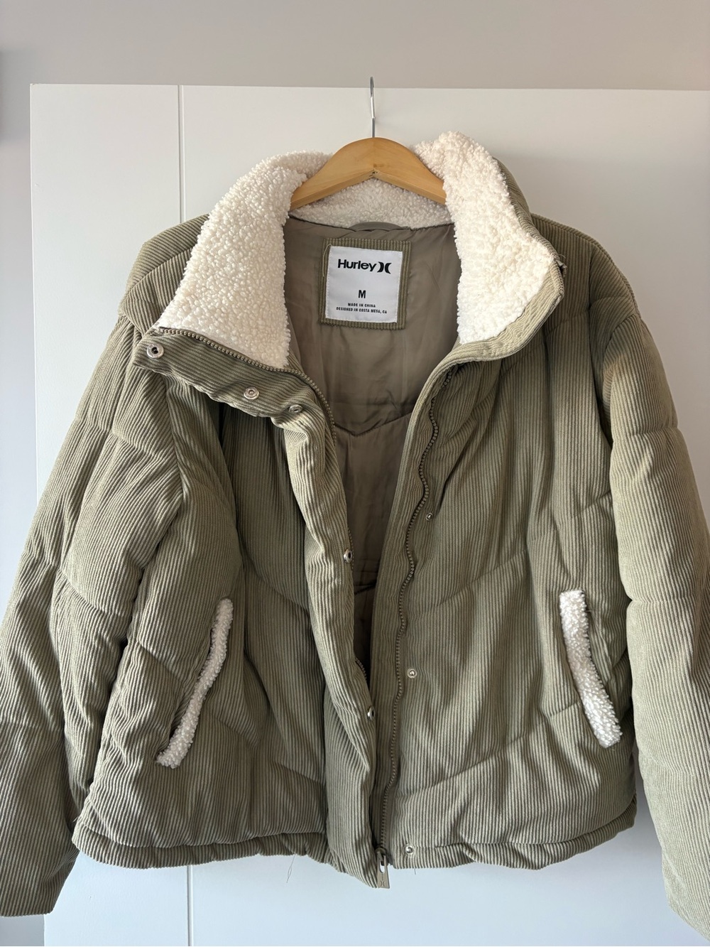 Hurley Corduroy Puffer Jacket in Green Size Medium